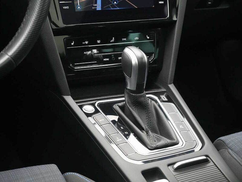 Volkswagen Passat Variant DSG ACC DCC VIRT LED SHZ CARPLAY