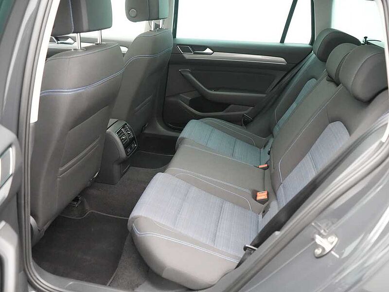 Volkswagen Passat Variant DSG ACC DCC VIRT LED SHZ CARPLAY