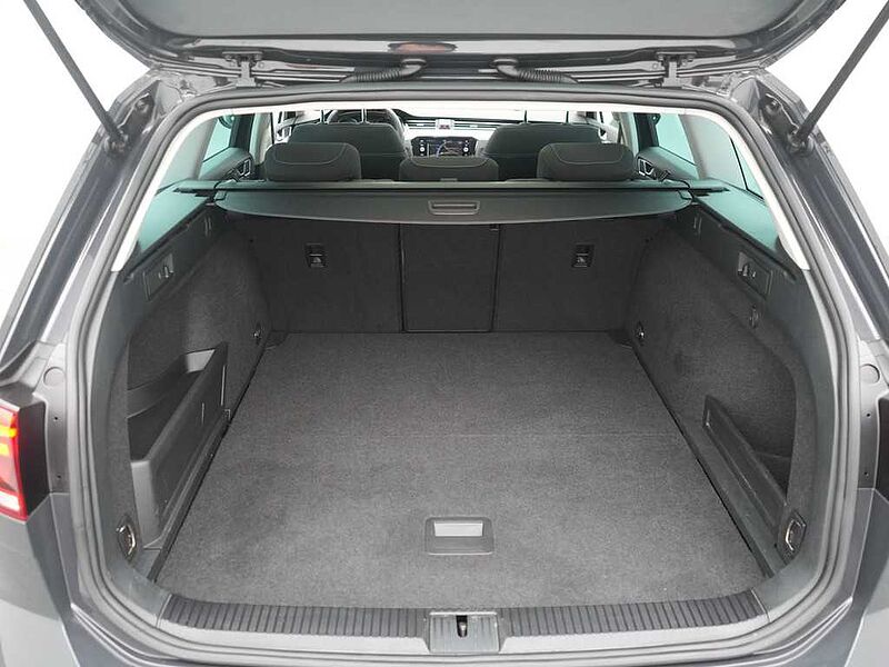 Volkswagen Passat Variant DSG ACC DCC VIRT LED SHZ CARPLAY