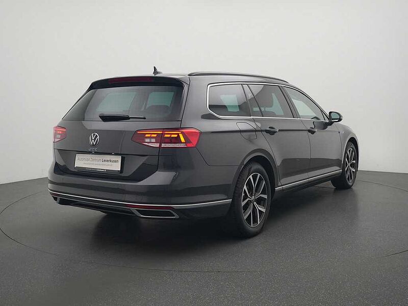 Volkswagen Passat Variant DSG ACC DCC VIRT LED SHZ CARPLAY