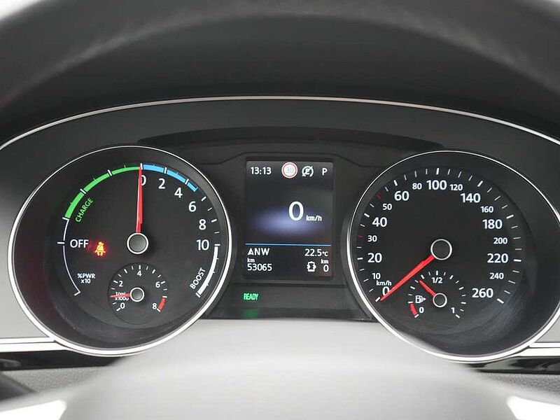 Volkswagen Passat Variant DSG ACC DCC VIRT LED SHZ CARPLAY