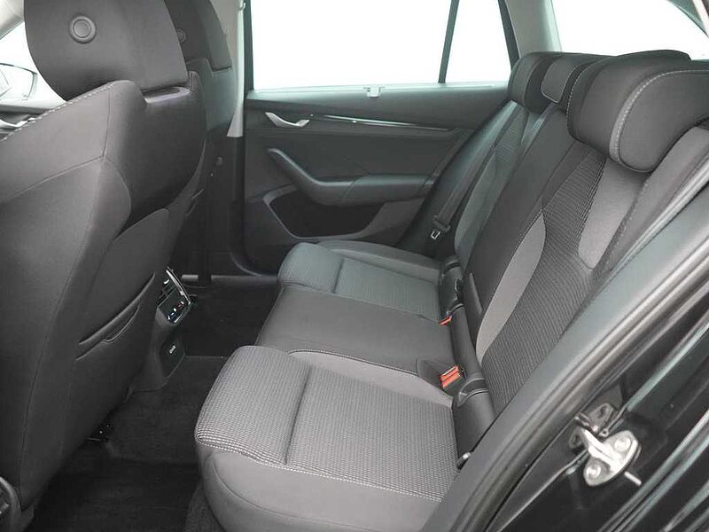 SKODA OCTAVIA Combi Selection DSG MATRIX ACC NAVI KAM