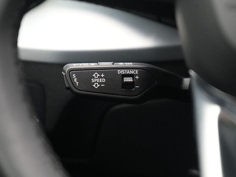 Audi Q2 S line S TRON PANO ACC AHK NAVI LEDER CARPLAY