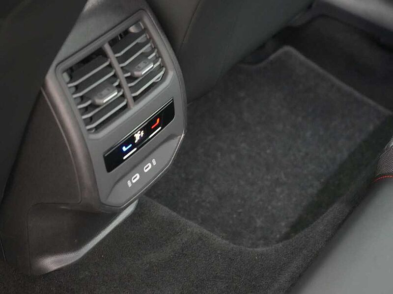 SEAT Leon FR Plus DSG VIRT AHK CARPLAY LED SHZ PDC