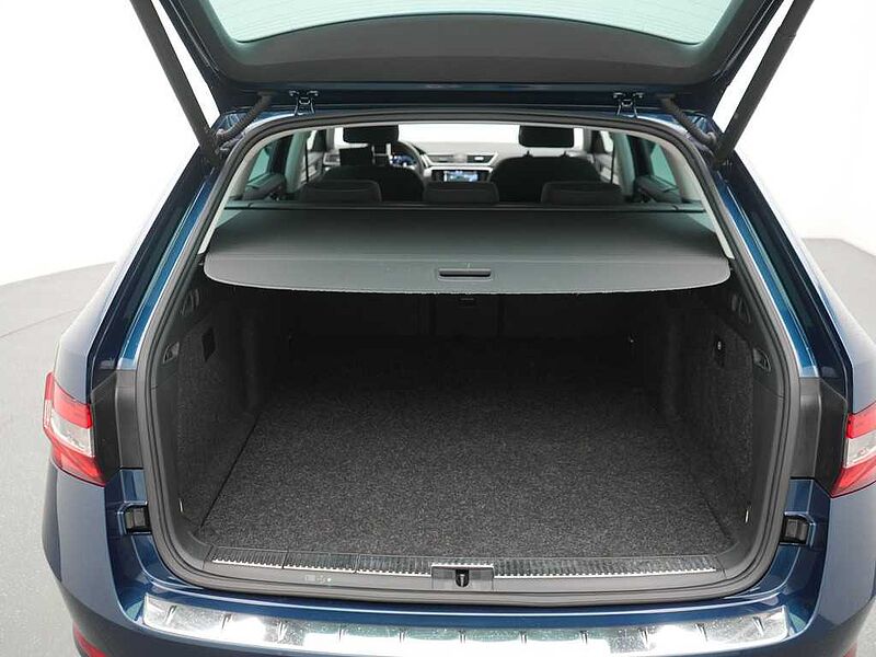 SKODA SUPERB Combi Ambition DSG VIRT ACC KAM SHZ LED