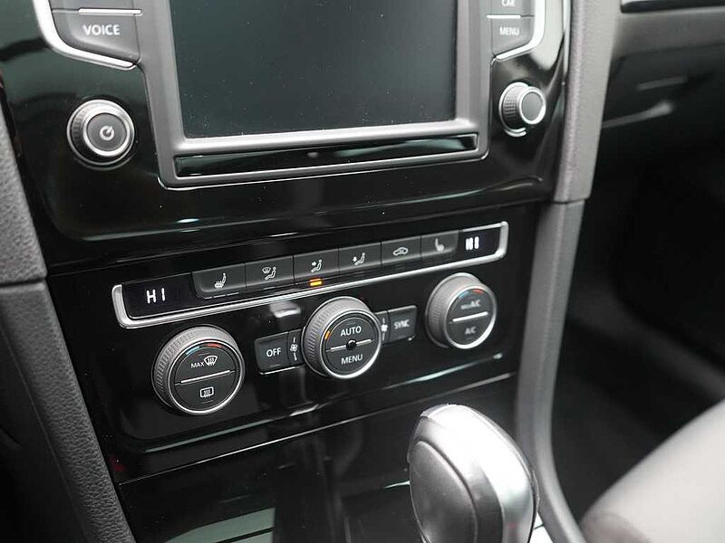 Volkswagen Golf VII Variant 1.4 Highline PANO DSG KAM SHZ