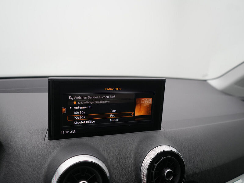 Audi Q2 35 S line PANO LED SHZ KAM PDC NAVI