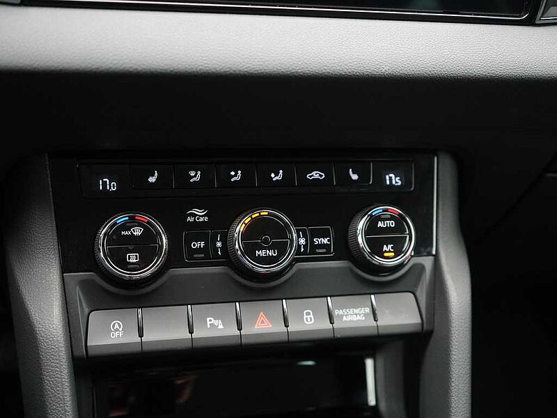 SKODA KAROQ Clever DSG AHK NAVI LEDER VIRT KAM CARPLAY