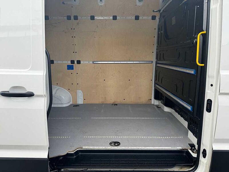 Volkswagen Crafter ACC KAM NAVI PDC SHZ
