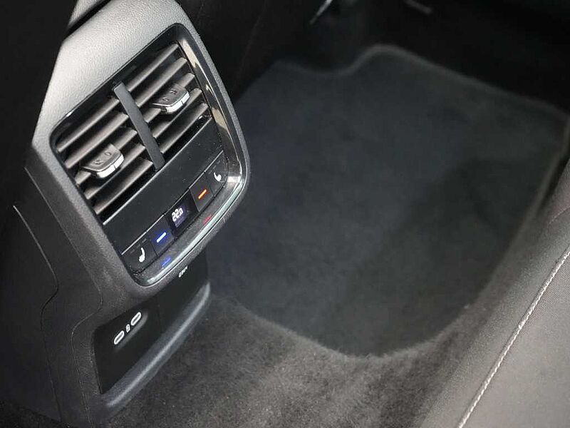 SKODA OCTAVIA Combi Clever DSG PANO AHK NAVI VIRT KAM