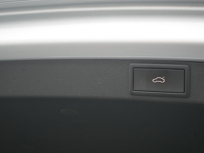 SKODA OCTAVIA Combi Clever DSG PANO AHK NAVI VIRT KAM