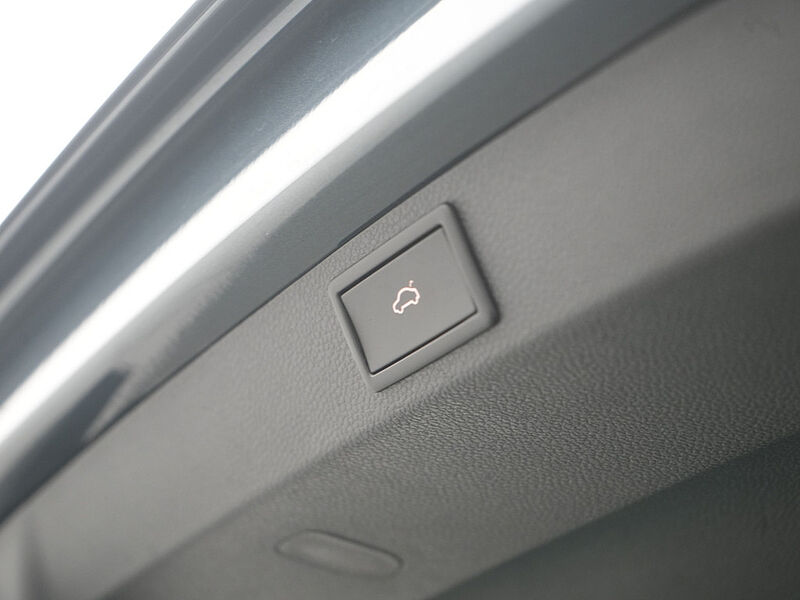 SKODA KAROQ DSG LED PDC AHK CARPLAY SHZ VIRT NAVI