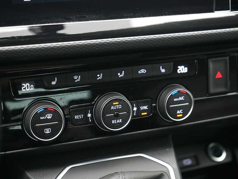 Volkswagen T6.1 Multivan Highline ACC AHK NAVI 7-SITZER SHZ