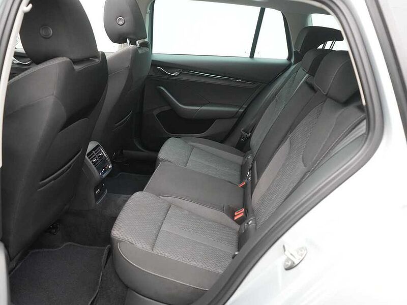 SKODA OCTAVIA Combi Clever DSG CARPLAY LED SHZ PDC