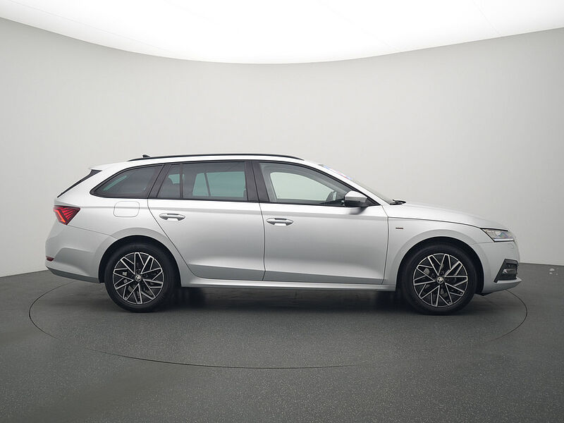 SKODA OCTAVIA Combi Clever DSG CARPLAY LED SHZ PDC