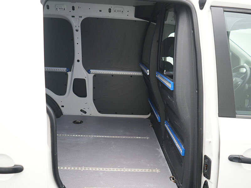 Volkswagen Caddy Maxi Kasten ACC NAVI PDC KLIMA AHK