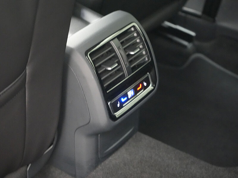 Volkswagen Arteon Elegance DSG AHK ACC LEDER VIRT KAM SHZ