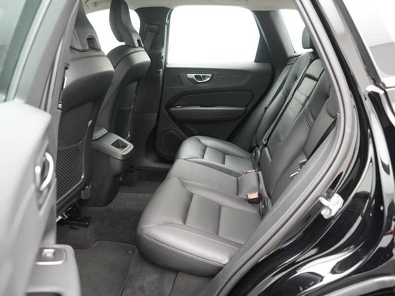 Volvo XC60 T5 Momentum AHK NAVI LEDER SHZ LED PDC