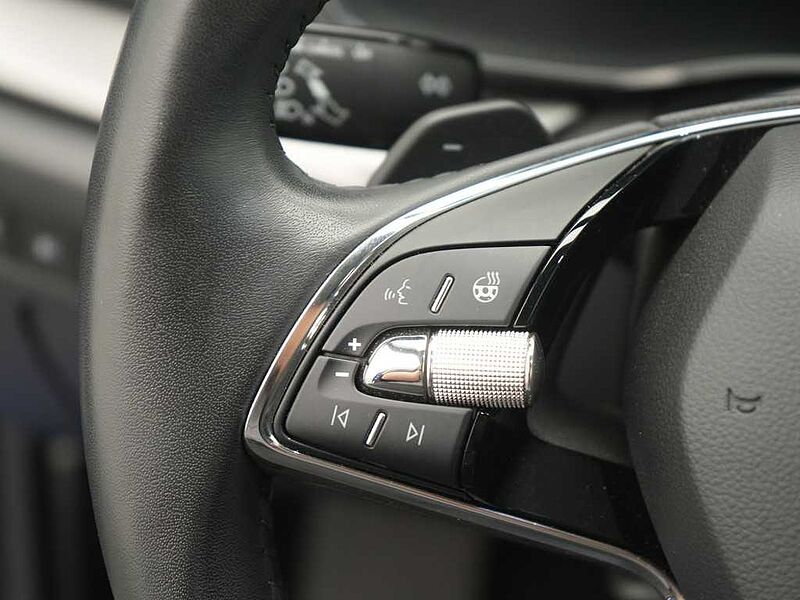 SKODA OCTAVIA Combi Ambition DSG SHZ PDC VIRT LED