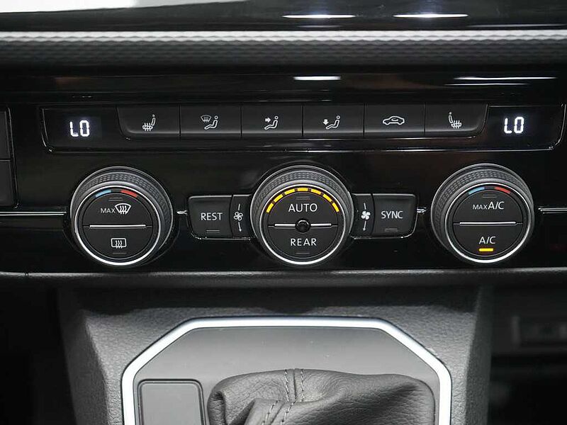 Volkswagen T6.1 Multivan Generation Six 7-SITZE STANDHZ AHK