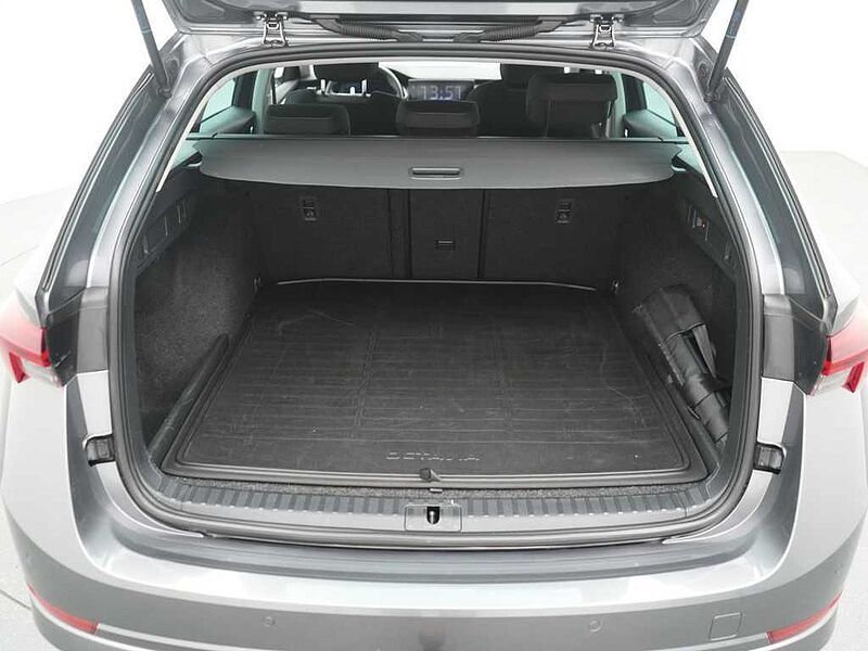 SKODA OCTAVIA Combi Ambition DSG CARPLAY 4xSHZ PDC