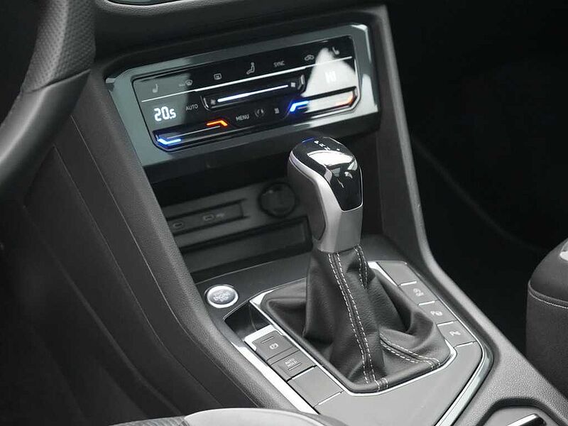 Volkswagen Tiguan R-Line PANO HUD AHK VIRT KAM SHZ DSG