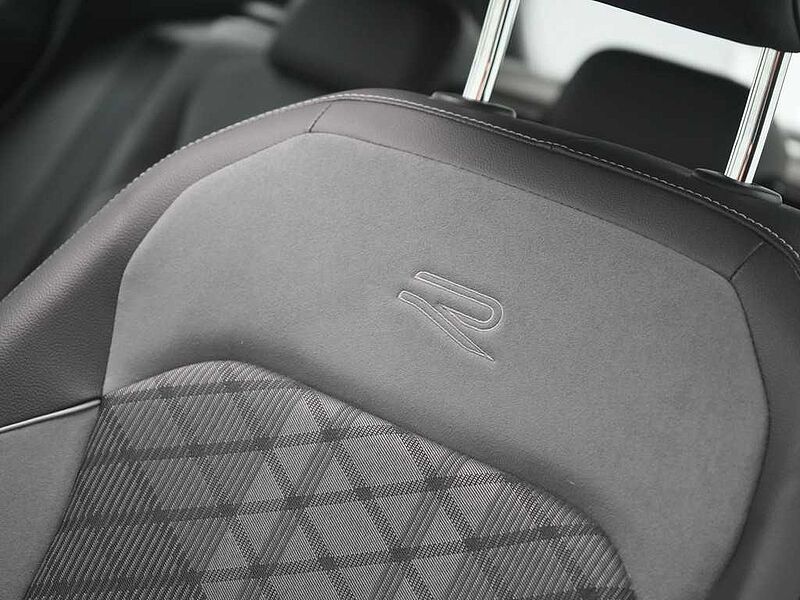 Volkswagen Tiguan R-Line PANO HUD AHK VIRT KAM SHZ DSG