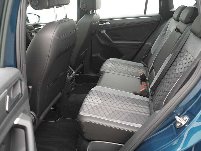 Volkswagen Tiguan R-Line PANO HUD AHK VIRT KAM SHZ DSG