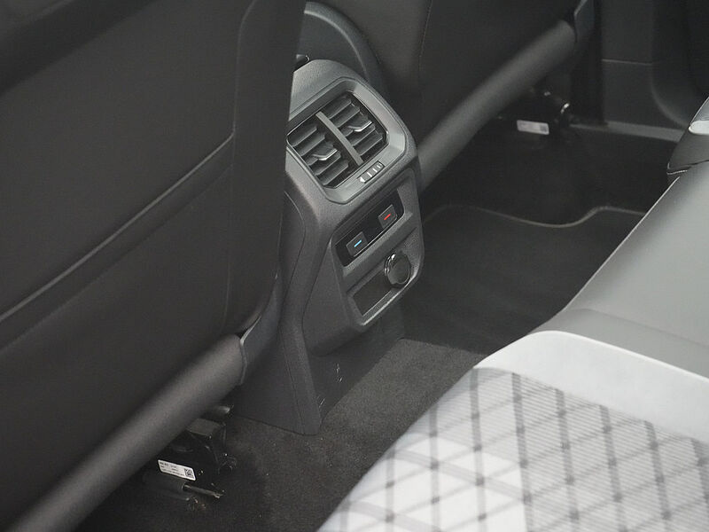 Volkswagen Tiguan R-Line PANO HUD AHK VIRT KAM SHZ DSG