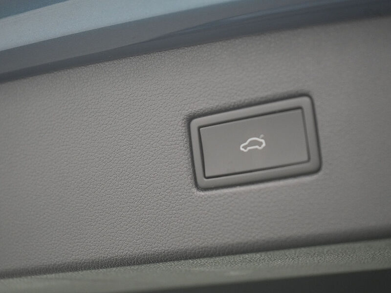 Volkswagen Tiguan R-Line PANO HUD AHK VIRT KAM SHZ DSG