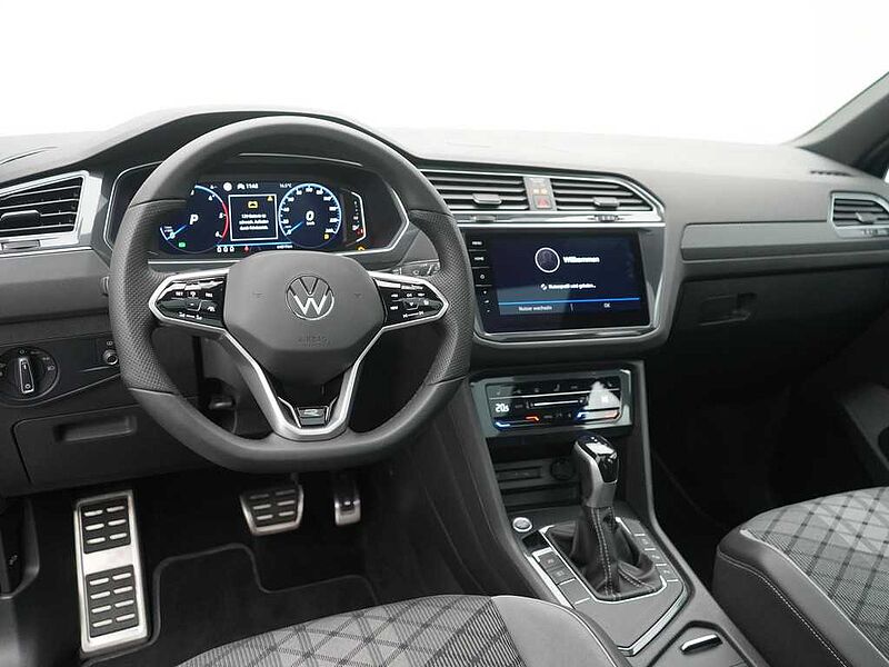 Volkswagen Tiguan R-Line PANO HUD AHK VIRT KAM SHZ DSG
