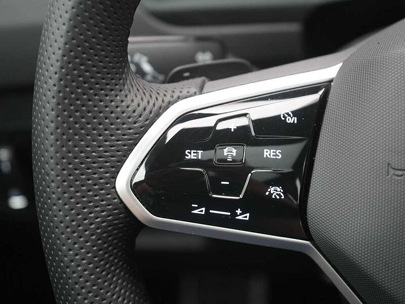 Volkswagen Tiguan R-Line PANO HUD AHK VIRT KAM SHZ DSG