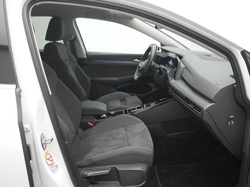 Volkswagen Golf VIII eHybrid Style DSG MATRIX AHK NAVI VIRT