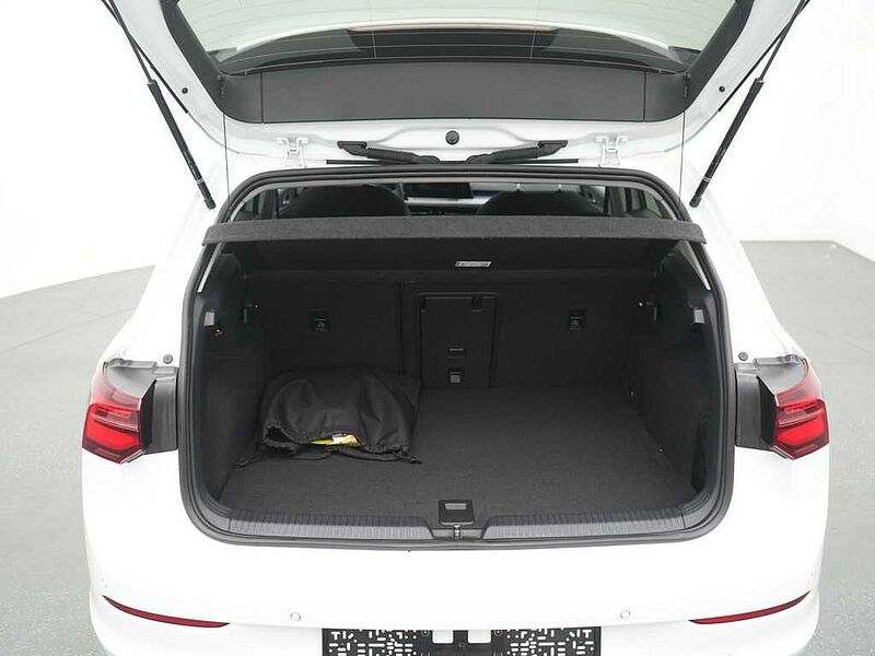 Volkswagen Golf VIII eHybrid Style DSG MATRIX AHK NAVI VIRT
