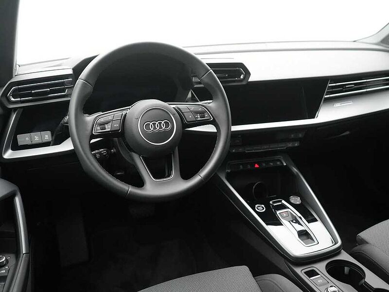 Audi A3 LED HUD SONOS KAM SHZ