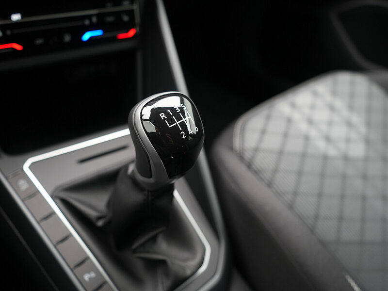 Volkswagen Taigo R-Line ACC MATRIX KAM CARPLAY SHZ AHK