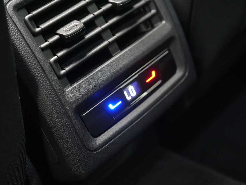 Volkswagen Golf VIII GTI DSG MATRIX PANO AHK SHZ KAM ACC