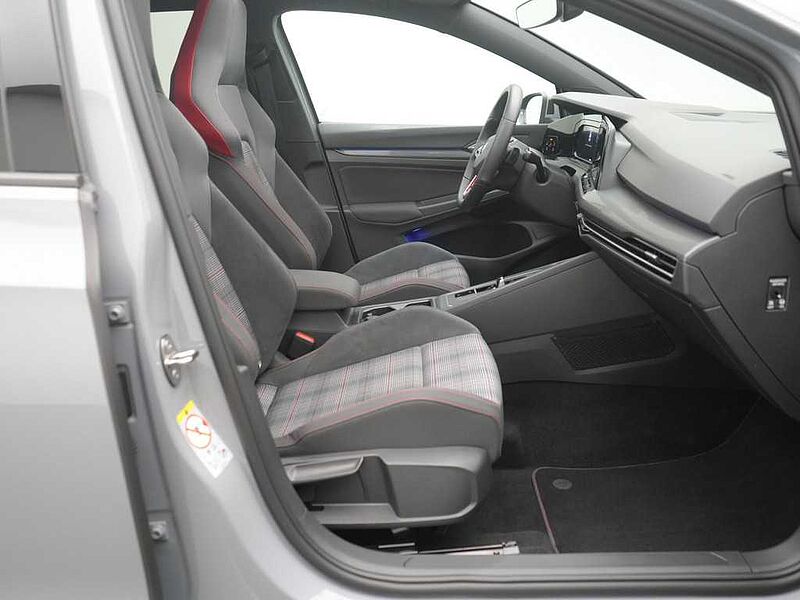 Volkswagen Golf VIII MATRIX DSG PANO AHK KAM SHZ