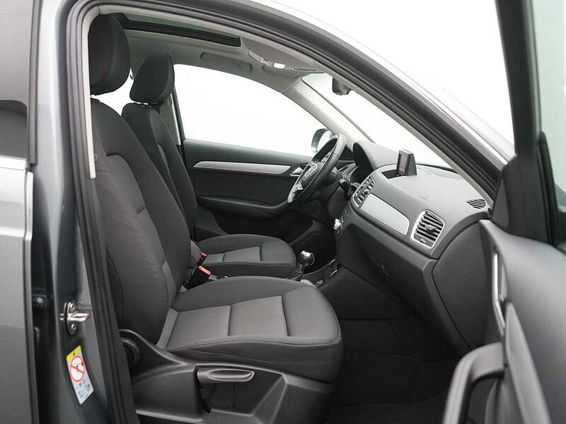 Audi Q3 S-TRON AHK NAVI PANO SHZ PDC XENON