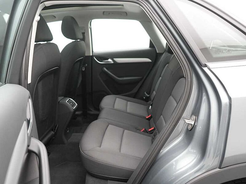 Audi Q3 S-TRON AHK NAVI PANO SHZ PDC XENON