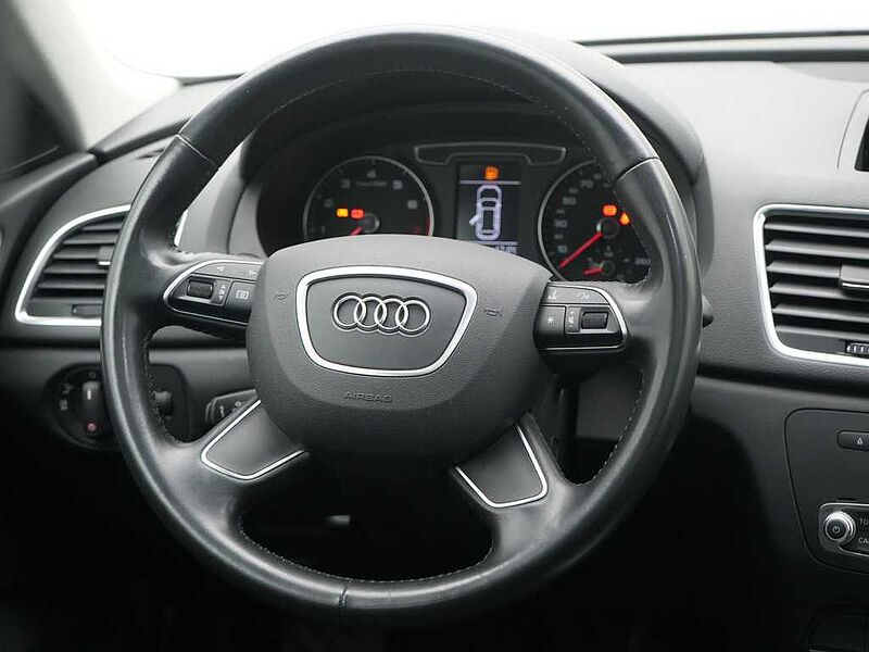 Audi Q3 S-TRON AHK NAVI PANO SHZ PDC XENON