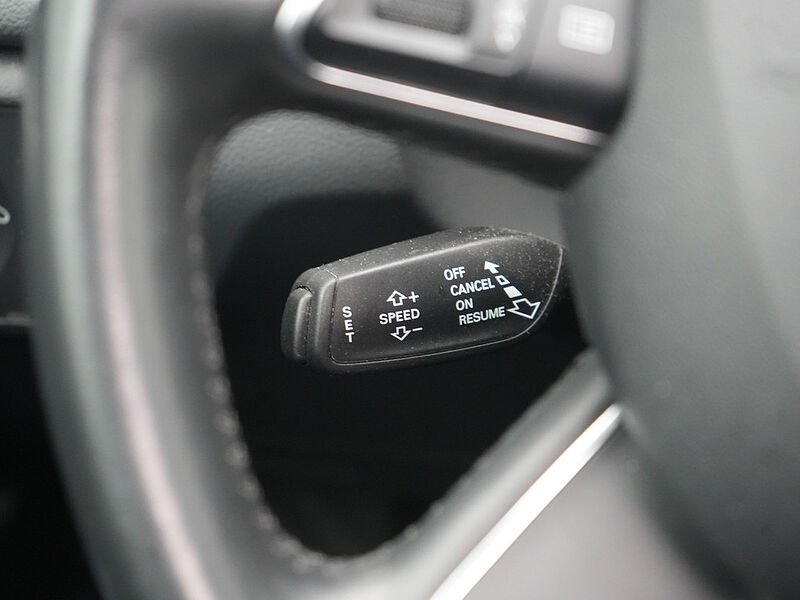 Audi Q3 S-TRON AHK NAVI PANO SHZ PDC XENON