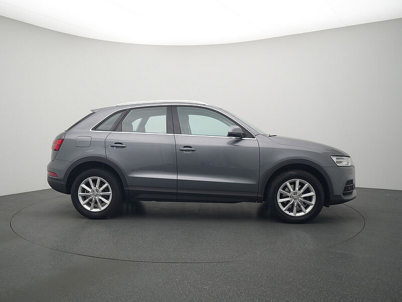 Audi Q3 S-TRON AHK NAVI PANO SHZ PDC XENON