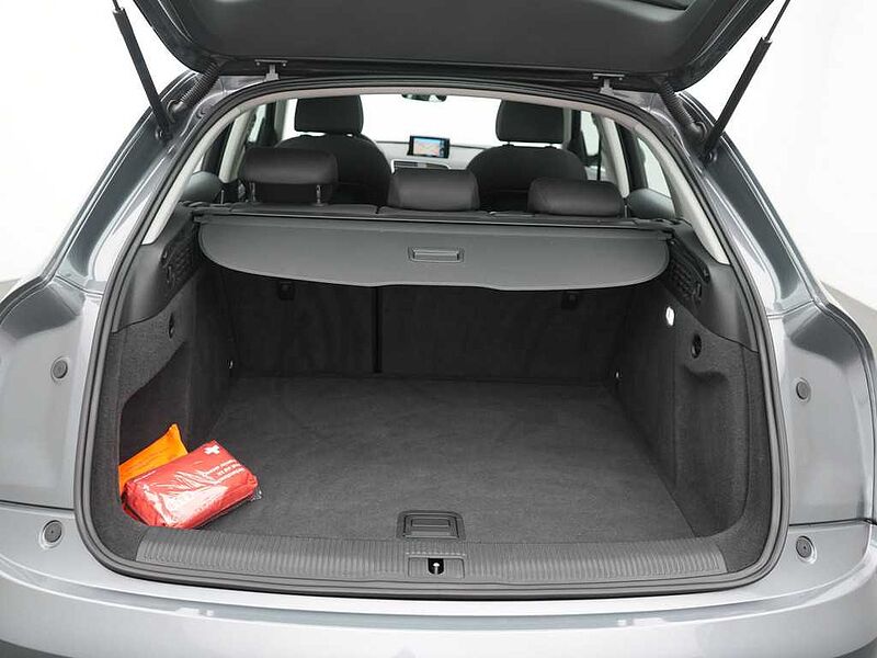 Audi Q3 S-TRON AHK NAVI PANO SHZ PDC XENON