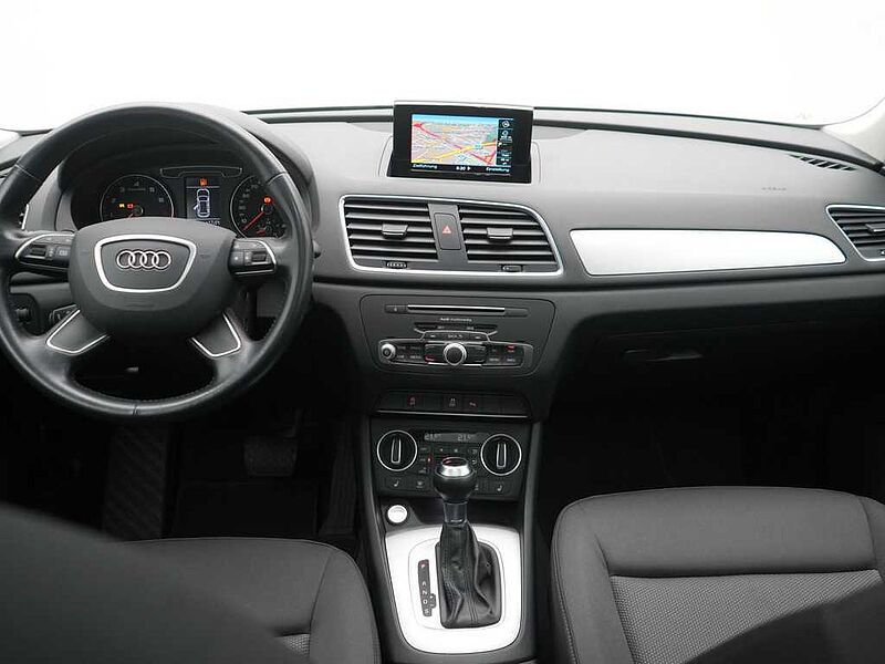 Audi Q3 S-TRON AHK NAVI PANO SHZ PDC XENON