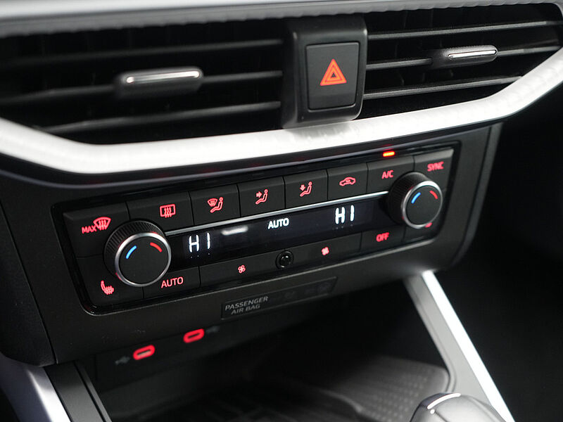 SEAT Arona TSI FR DSG NAVI VIRT LED KEYLESS ACC KAM