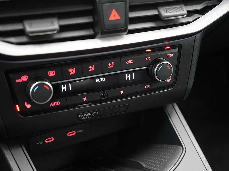 SEAT Ibiza TSI FR KAMERA LED SHZ PDC APP CONNECT