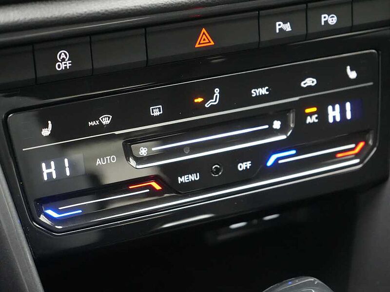 Volkswagen T-Roc Style DSG AHK ACC NAVI APP KAM SHZ PDC