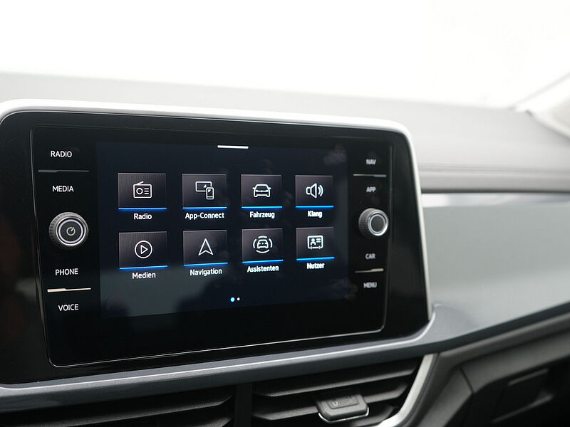 Volkswagen T-Roc Style DSG AHK ACC NAVI APP KAM SHZ PDC