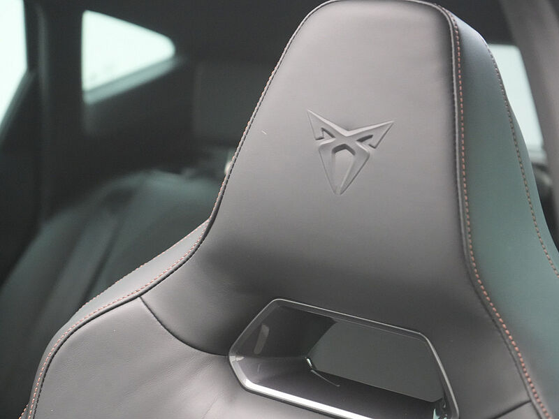 CUPRA Formentor VZ 1.4 TSI e-HYBRID SHZ ACC PANO LEDER